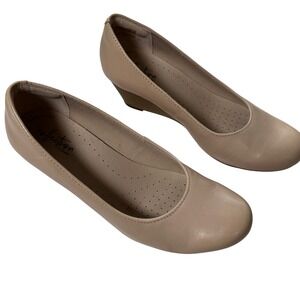 Clarks Collection Beige Leather Wedge Heel Dress Pump 7.5M Elegant Classic